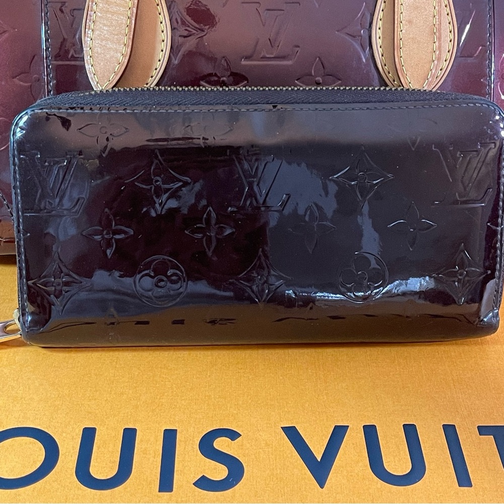 Louis Vuitton Rosewood Ave Vernis in Rouge Fauviste & Zippy Wallet in Amarante - Picture 4 of 7